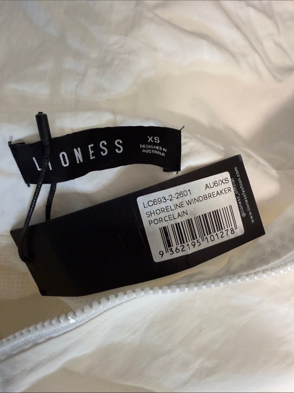 New LIONESS Shoreline Windbreaker in Porcelain white lightweight jacket - Picture 4 of 8